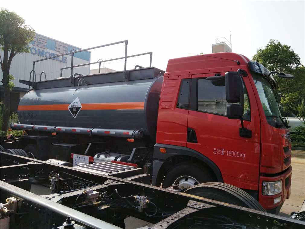 解放龍V [10立方] 火炎及び腐食性物質タンク輸送車