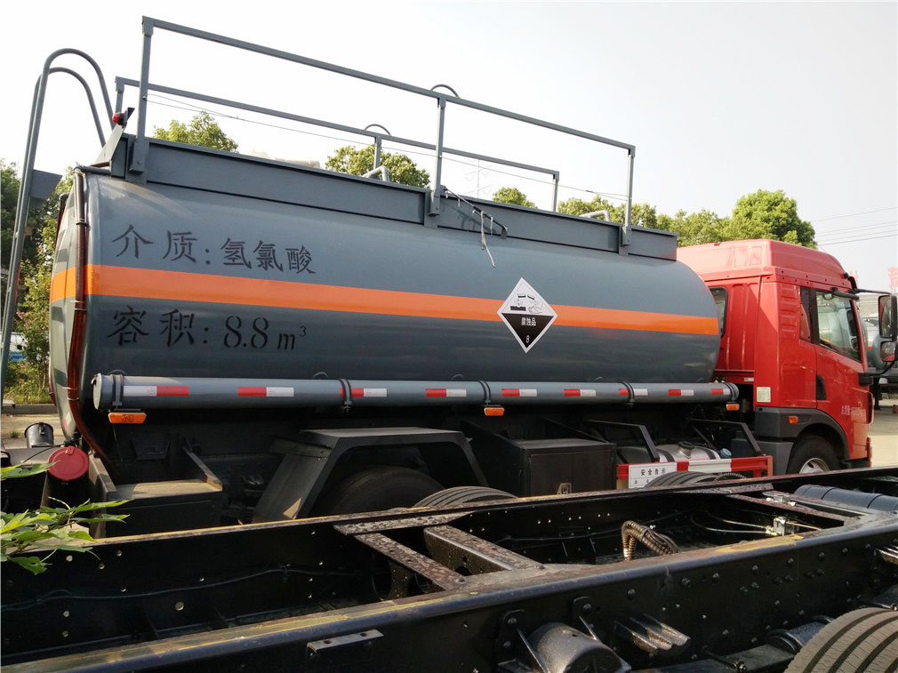解放龍V [10立方] 火炎及び腐食性物質タンク輸送車