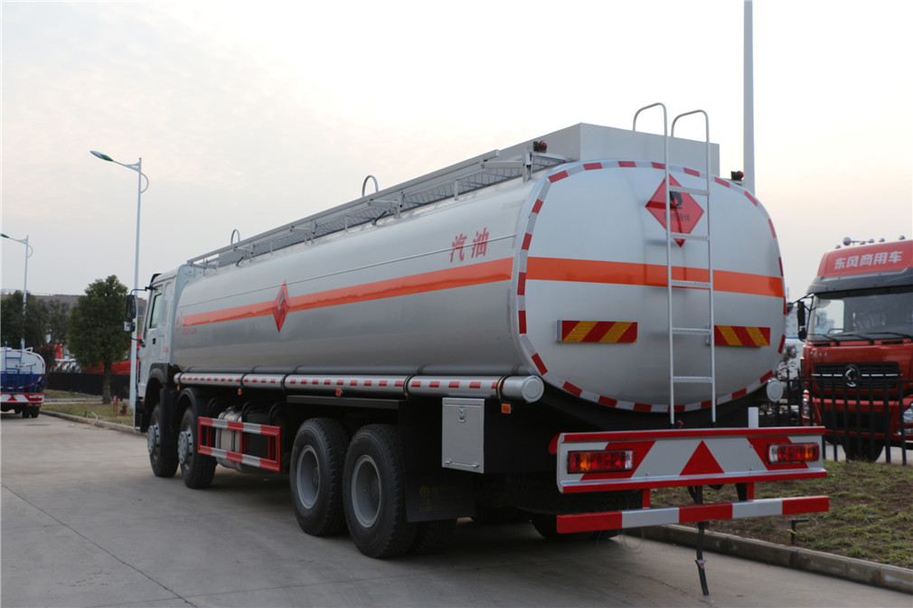 山钢重-duty四軸八輪油罐車（30立方米）