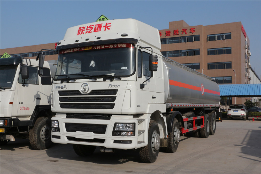 陝西自動車德龍前四後八[34立方]油罐車