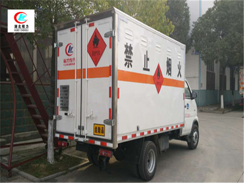 東風君風 3.3メートル危険液体ボックスタイプ輸送車 [第3級、青色許可証]