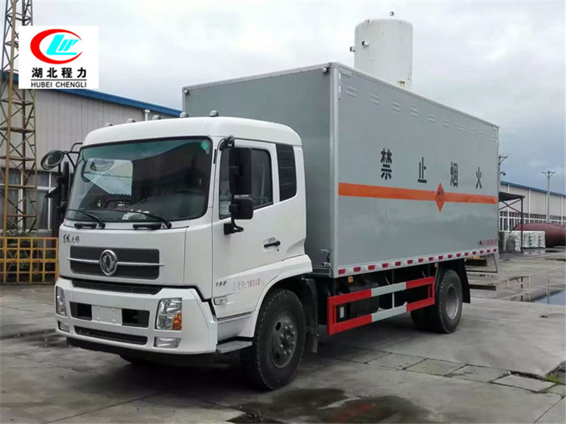 東風天津 6.6メートル易燃液体ボックスタイプの輸送車 [第III類]