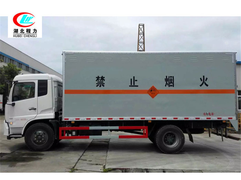 東風天津 6.6メートル易燃液体ボックスタイプの輸送車 [第III類]
