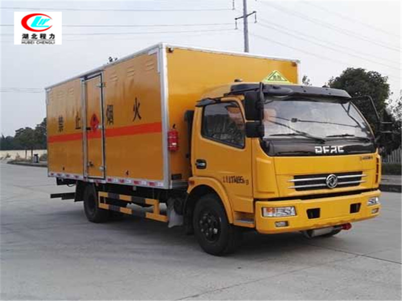 東風道鹿凱 5.1メートルの可燃性液体ボックスタイプの輸送車 [第III級]