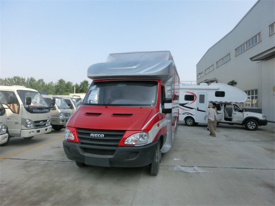 (長さ：4.1メートル) Ivecoダイニングカー}