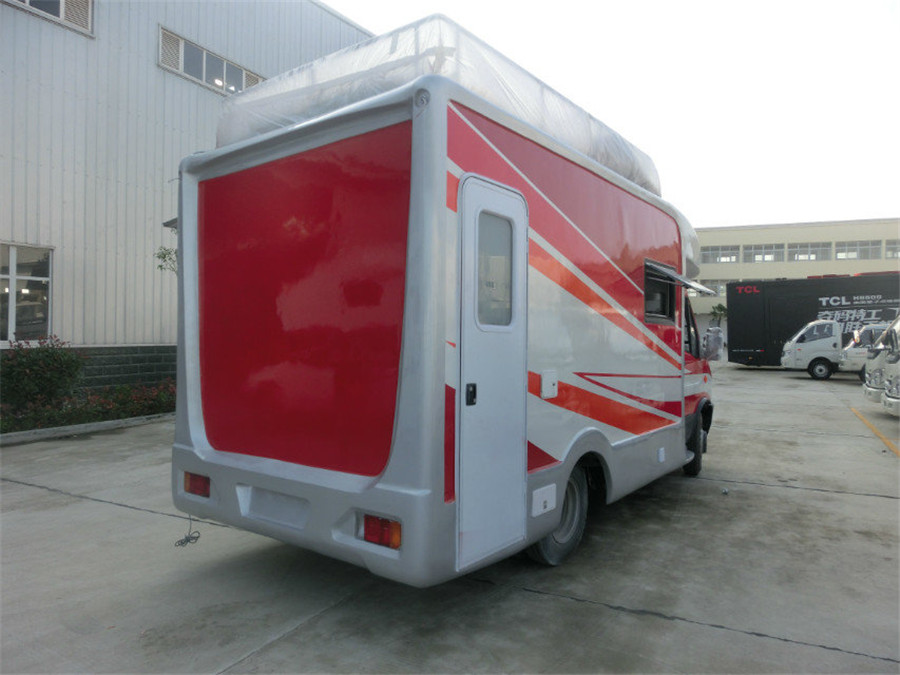 (長さ：4.1メートル) Ivecoダイニングカー}