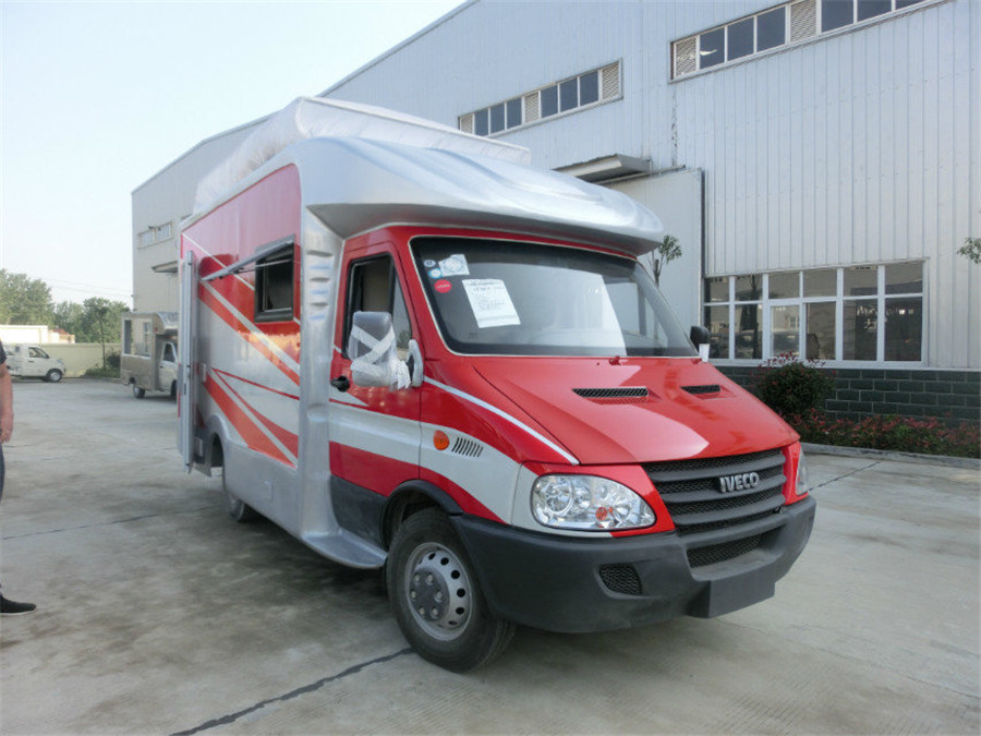 (長さ：4.1メートル) Ivecoダイニングカー}
