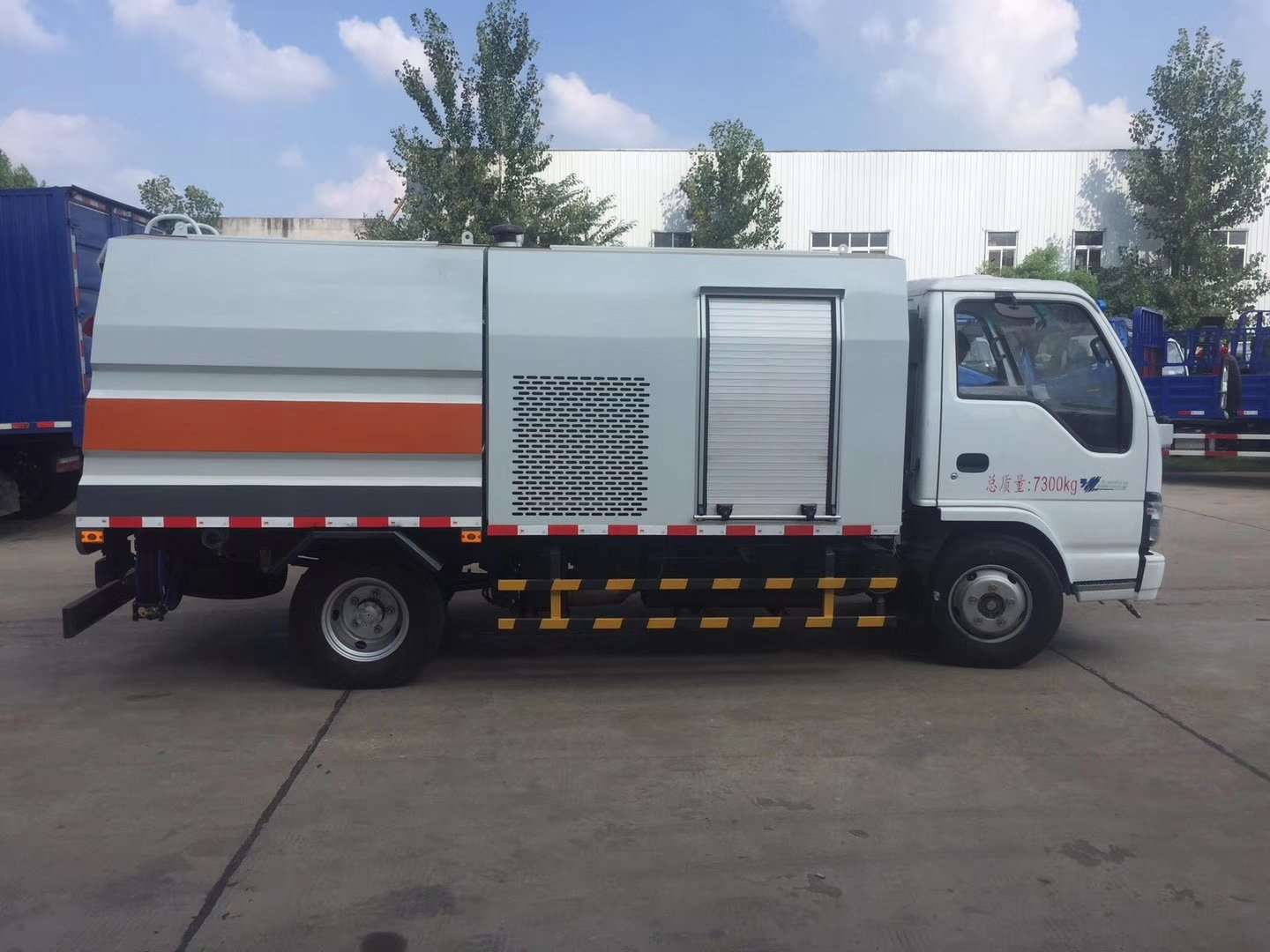 （4輪）都市ガードレール清掃車