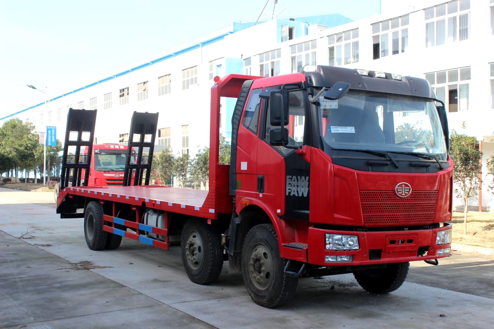 6X2三軸小型フラットトレーラー輸送車 [15-25トン]
