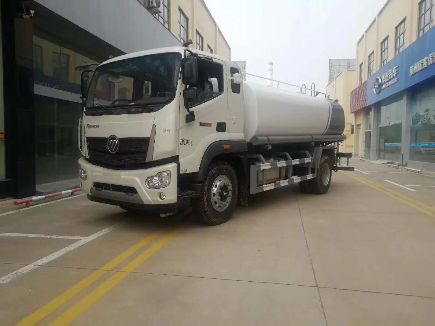 福田瑞沃12-15トン水罐車（霧炮搭載）
