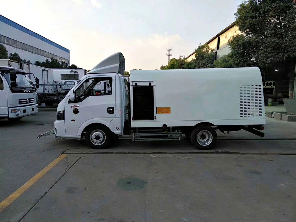 【1.5立方容量、蓝色车牌】東風途逸道路清掃車車輛