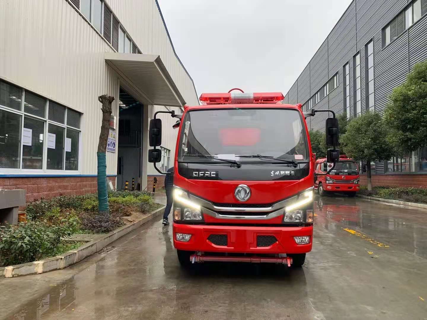 東風ドリカ 4.5トン消防用水タンク車