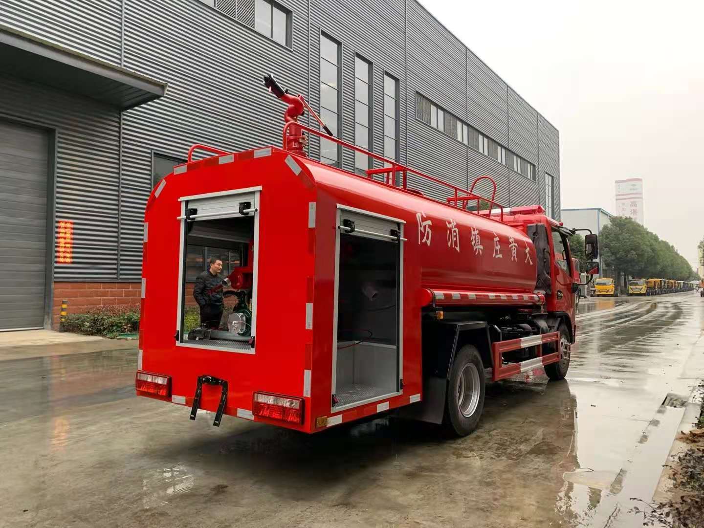 東風ドリカ 4.5トン消防用水タンク車