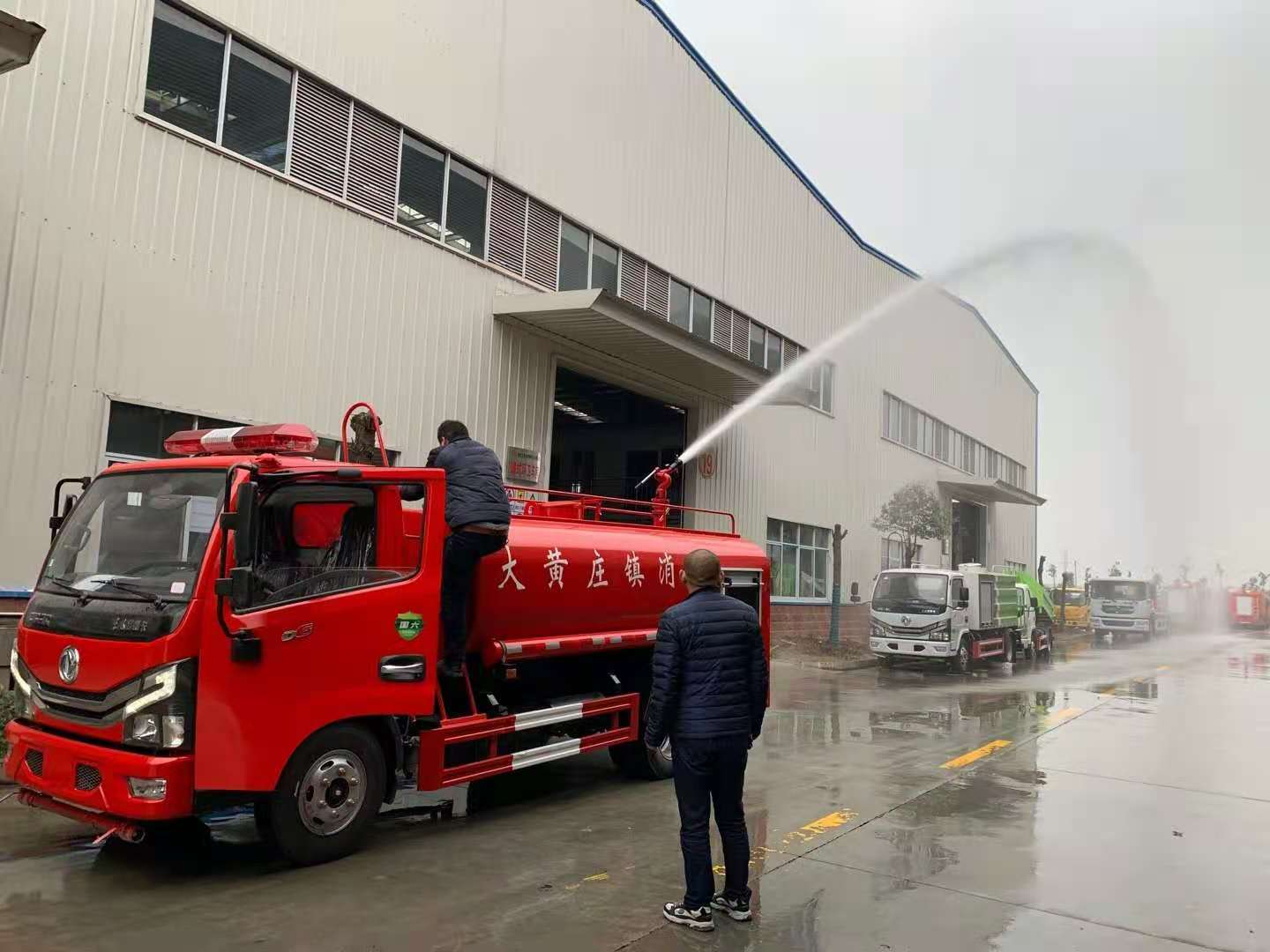 東風ドリカ 4.5トン消防用水タンク車