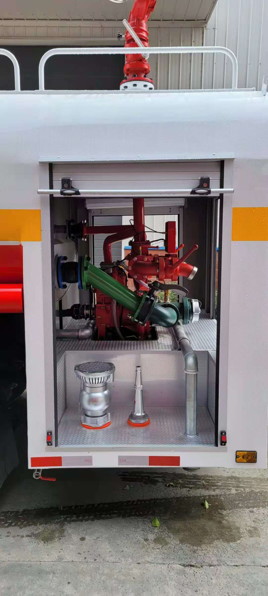 東風ドリカ 8トン消防用水タンク車
