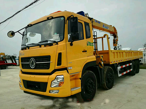 東風天龍12トンXCMGクレーン車