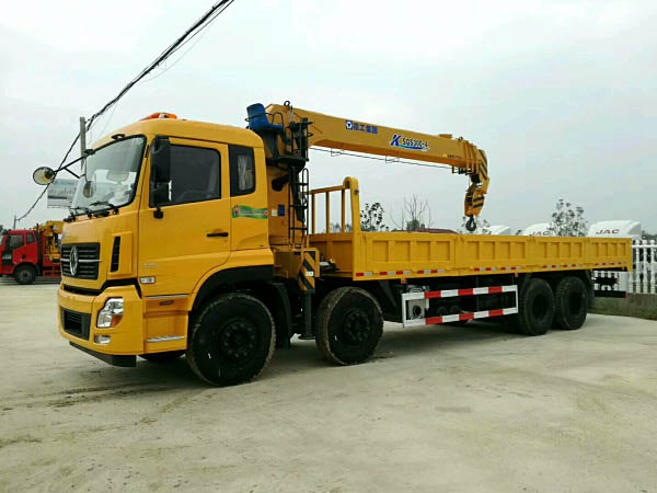 東風天龍12トンXCMGクレーン車