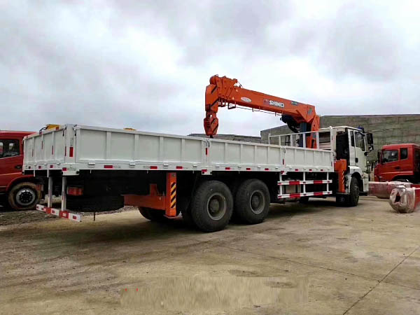 陕西德龍石煤12噸車載式起重機