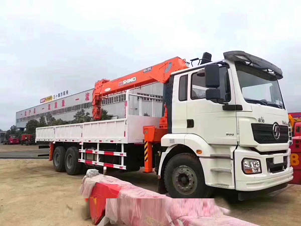 陕西德龍石煤12噸車載式起重機