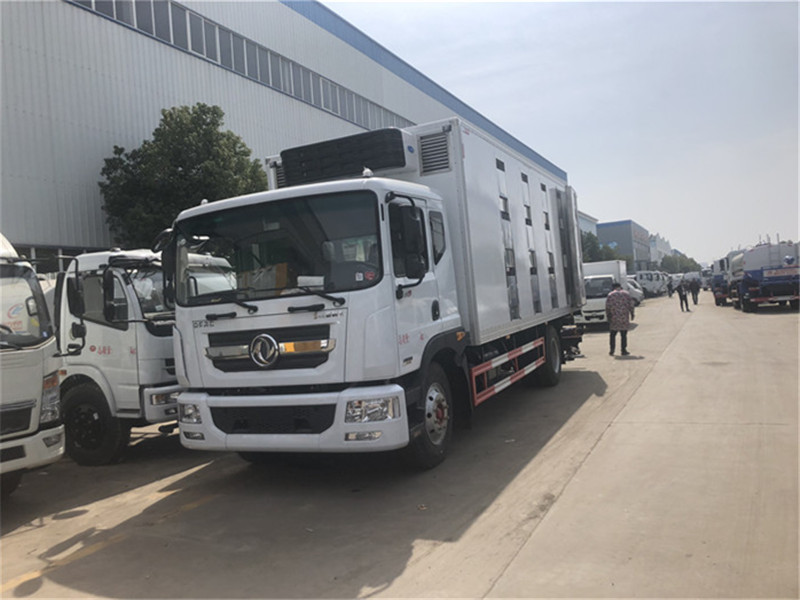 東風ドリカD9畜産輸送車