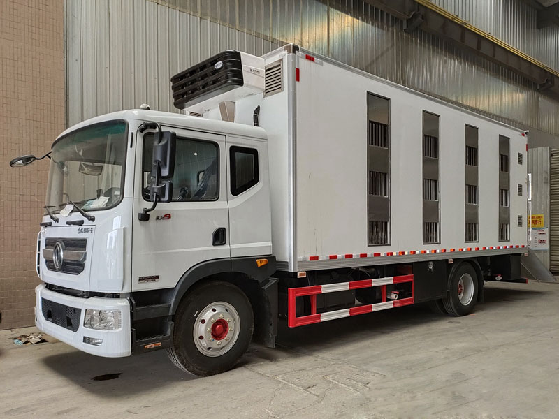東風ドリカD9畜産輸送車