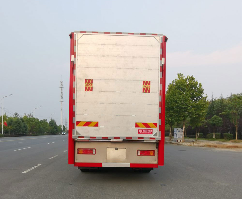 东风天龙铝合金牲畜运输车辆