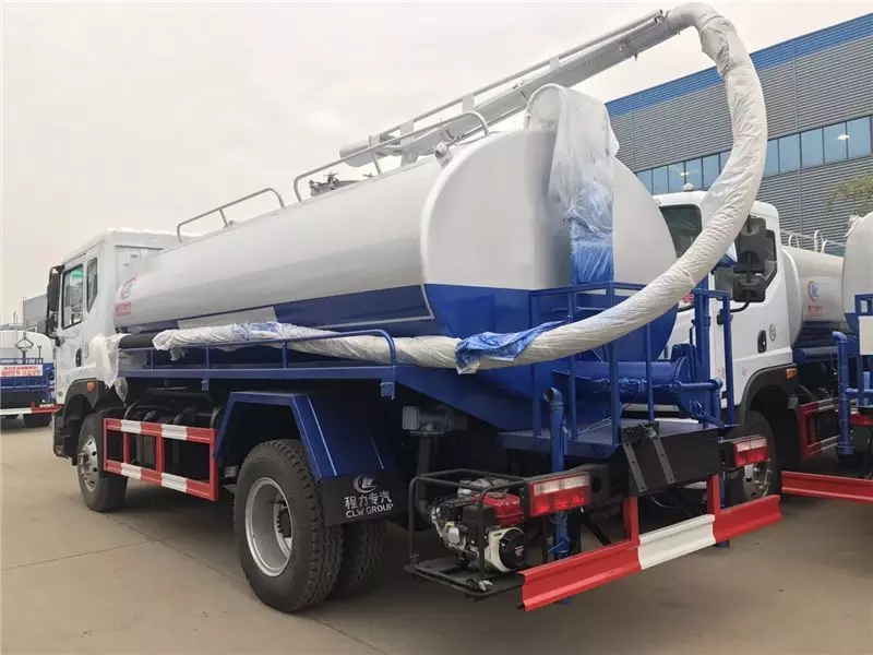 高功率 12 立方米汙泥吸污車
