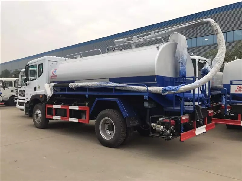 高功率 12 立方米汙泥吸污車