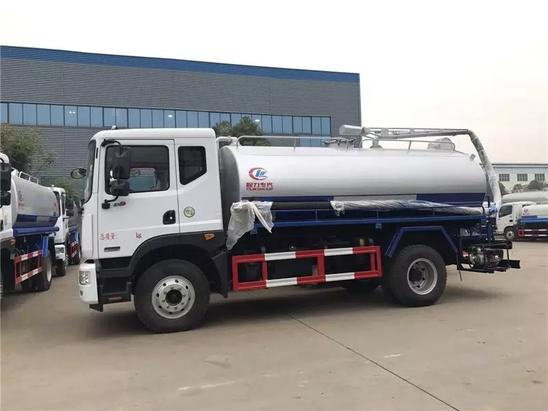 高功率 12 立方米汙泥吸污車