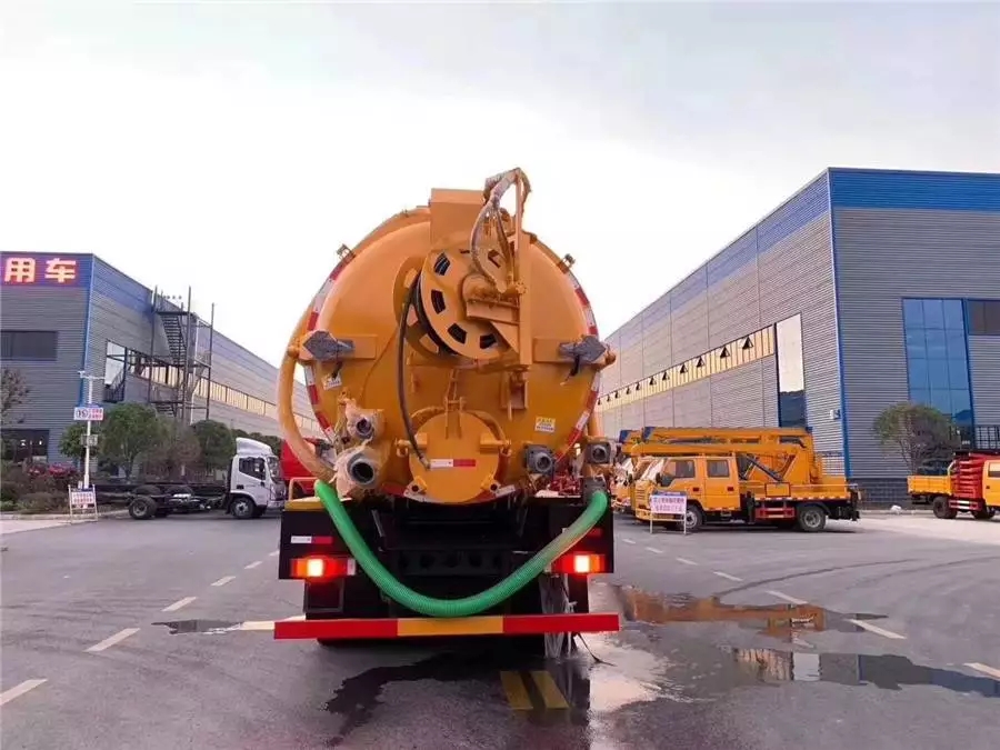 天龍號二重橋20トン清掃・下水吸引車