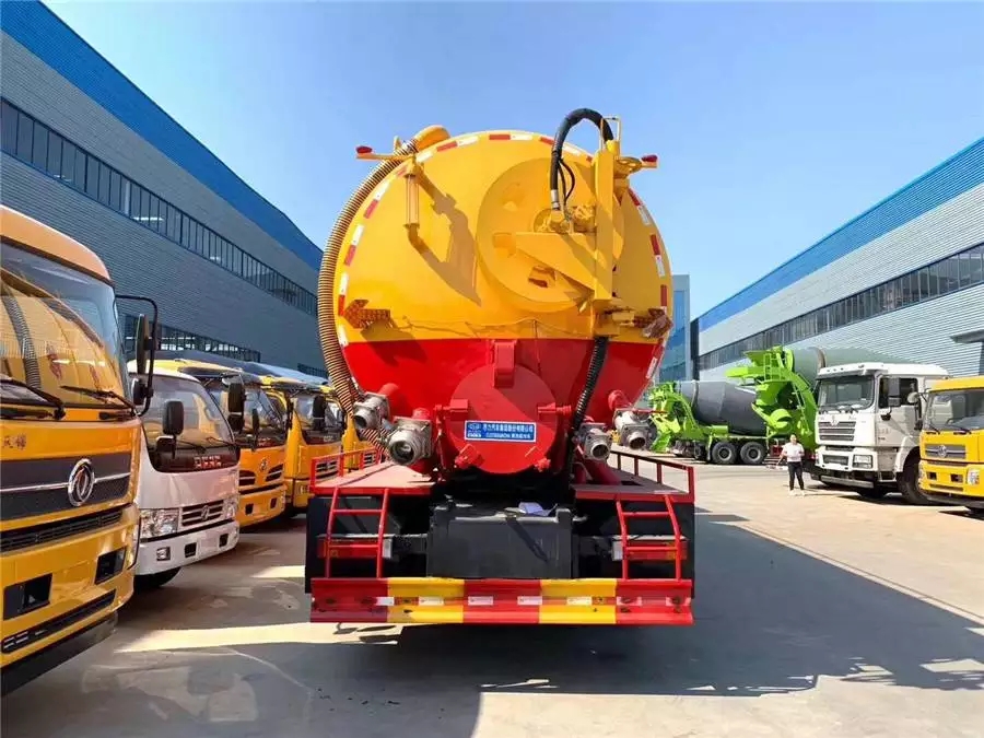 清掃と埃取りのためのドンフェン・ティアンルン車輌と補助エンジン