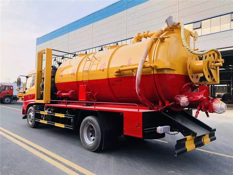 東風14型ファズhengジニー210馬力清掃・汚水吸引車