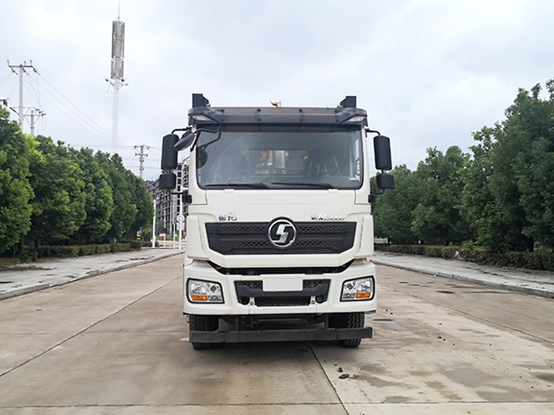 陕西汽車德龍清潔與污水清運（帶輔助風扇）