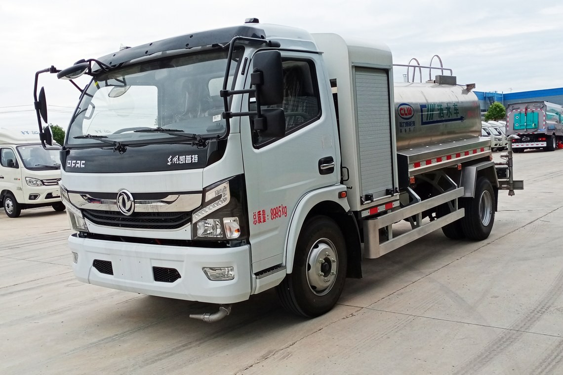 東風カプテ5シリンダー全電動水タンク車