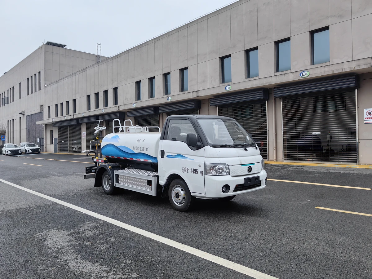 4.5トンの全電力水タンク車 - 側面に57.6kWhのバッテリーを搭載。