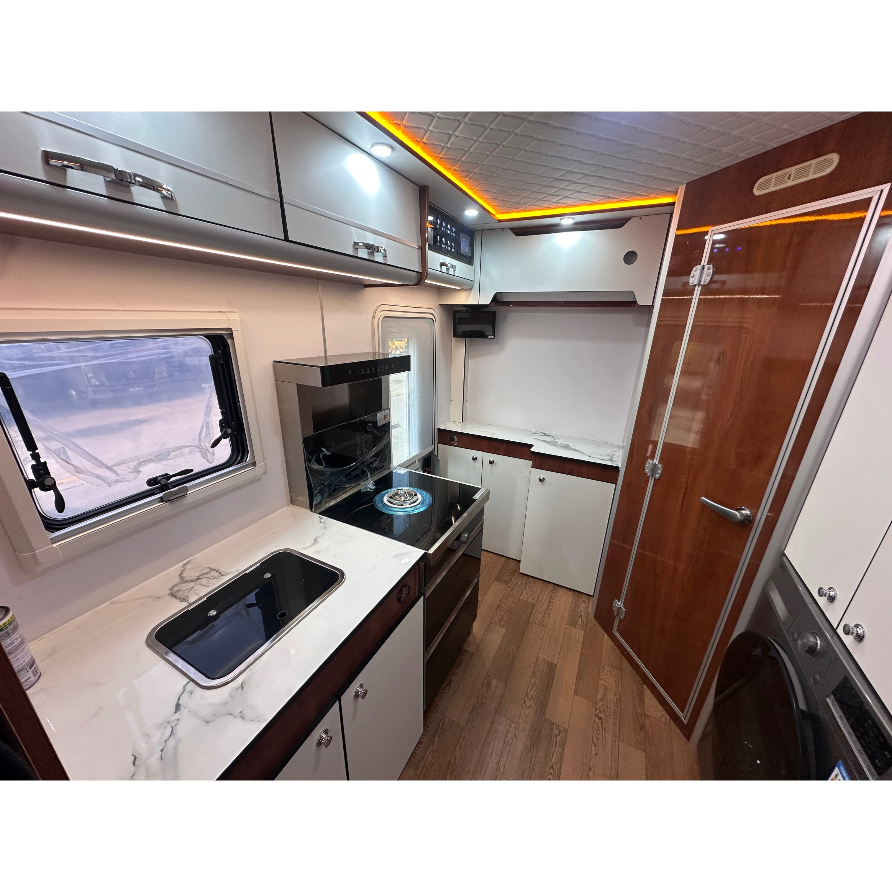 チンリ工場でのRVの直接販売 - ユージャンS100 5ベッドルームRV