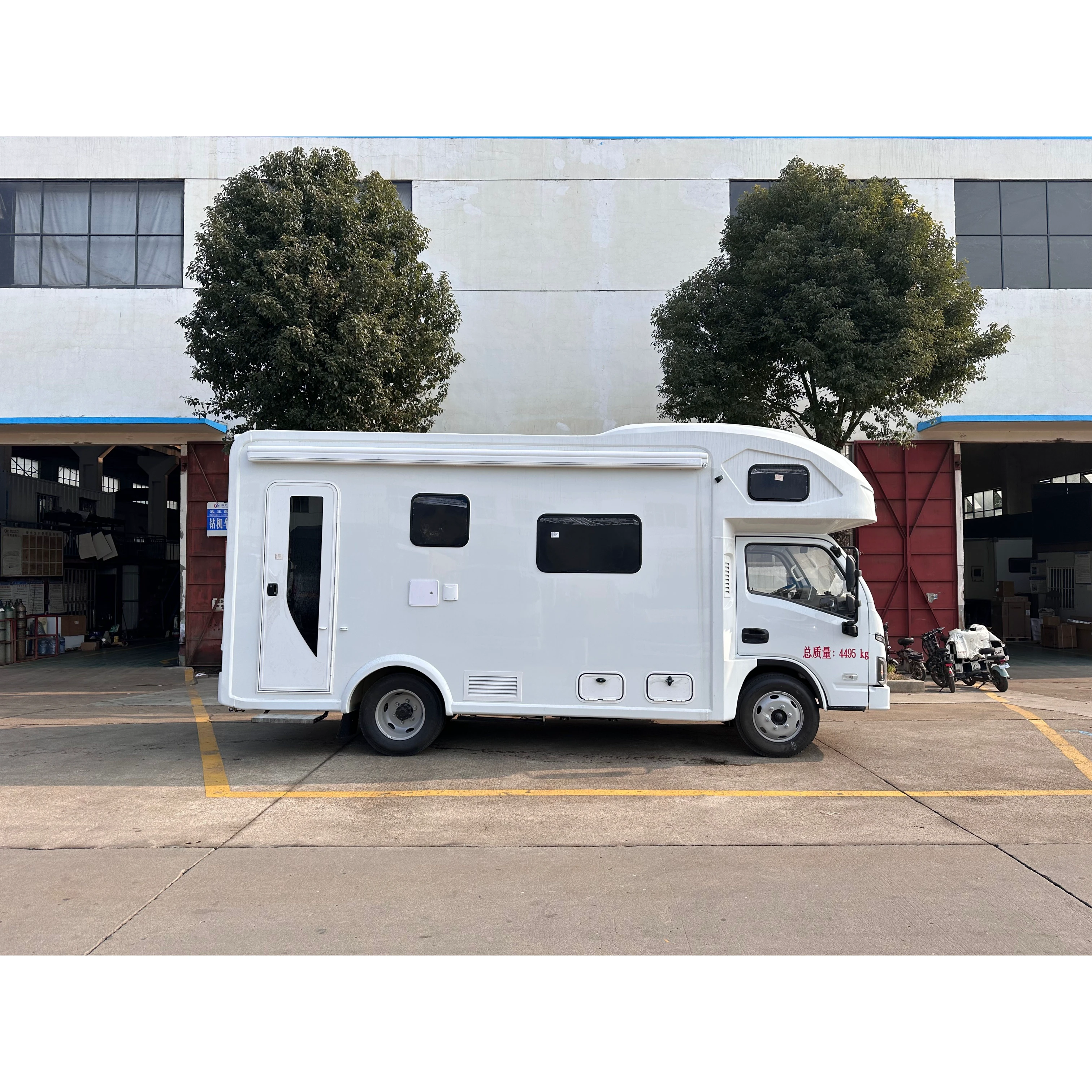 チンリ工場でのRVの直接販売 - ユージャンS100 5ベッドルームRV