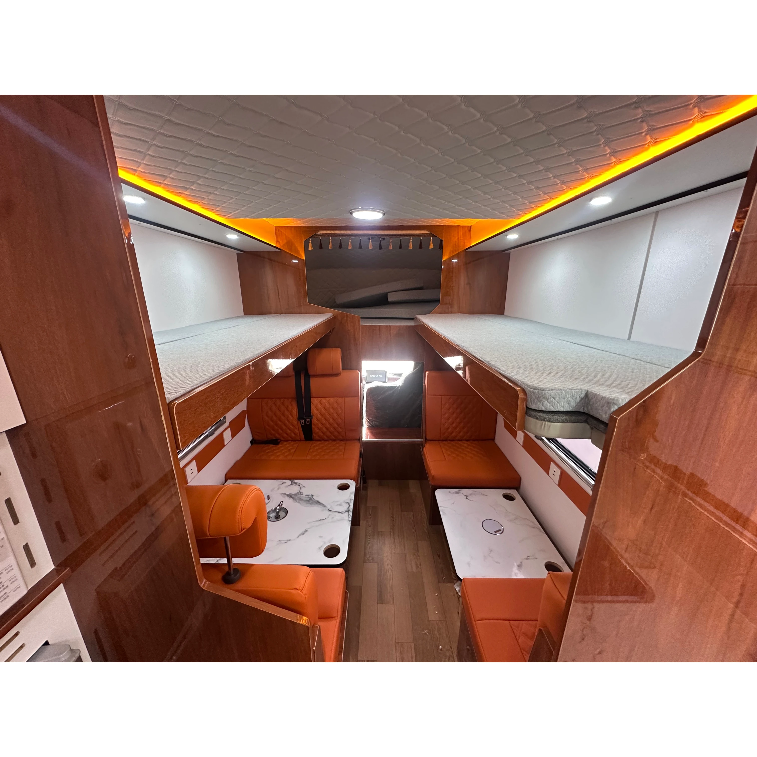 チンリ工場でのRVの直接販売 - ユージャンS100 5ベッドルームRV