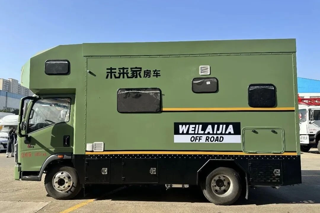 成里工場でのシノトラック・ハーワオ・エレベートド・ルーフモデルのRV即売り